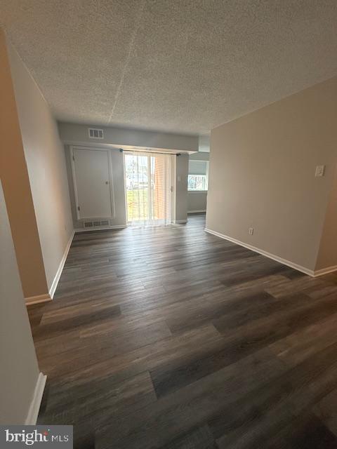 Building Photo - 3303 Valley Dr