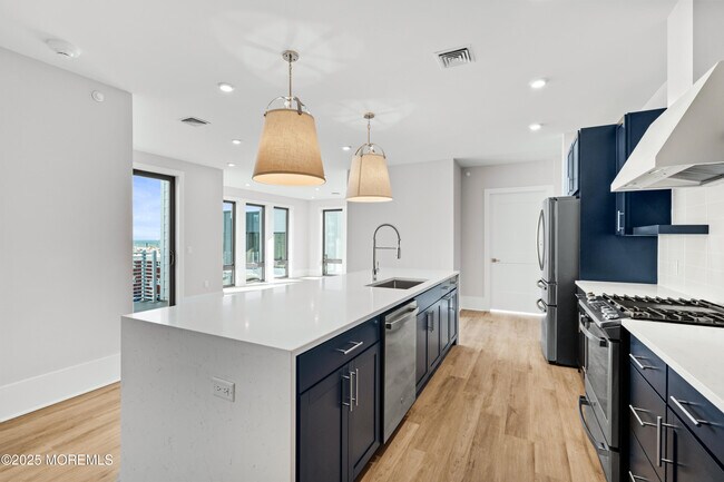 Building Photo - 218 3rd Ave