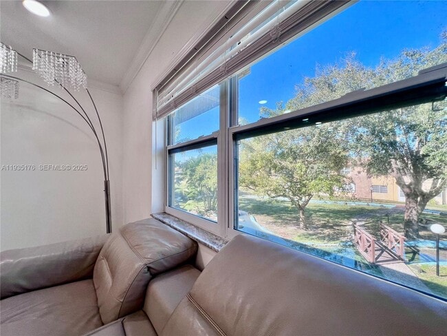 Building Photo - 5140 SW 40th Ave