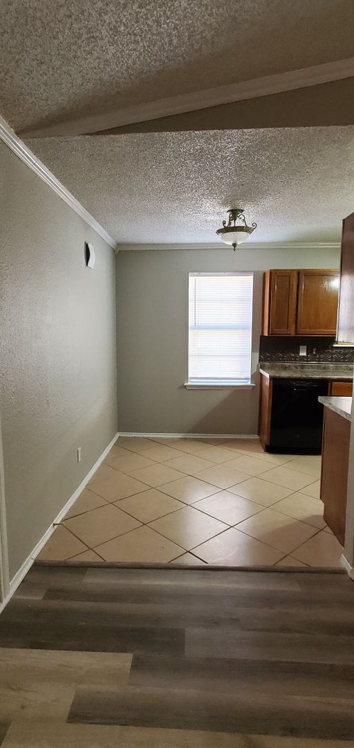 Building Photo - Spacious 3 Bedroom 2 Bath in University Park!