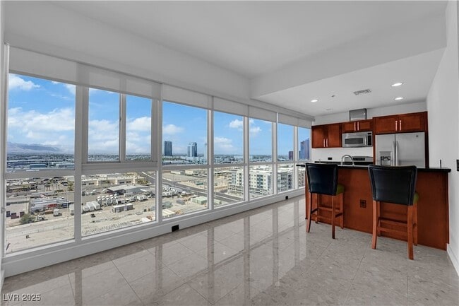 Building Photo - 4575 Dean Martin Dr