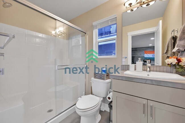 Building Photo - Spacious 3-Bed Oasis in Bothell with 3.5 Bathrooms and 2353 Sq Ft!