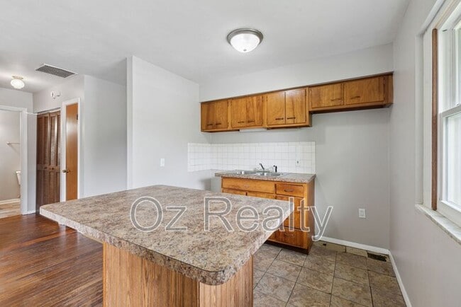 Building Photo - 4111 Parrakeet Ave