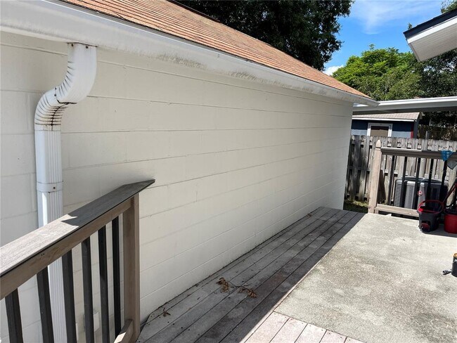 Building Photo - 7503 S West Shore Blvd