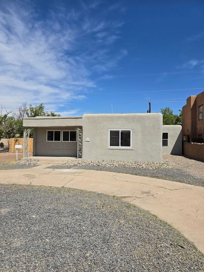 Primary Photo - 2533 Aspen Ave NW