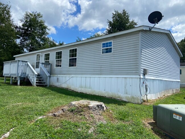Building Photo - 216 Silver Rd