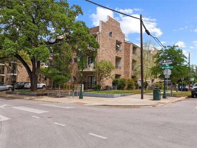 Building Photo - 2801 Rio Grande St