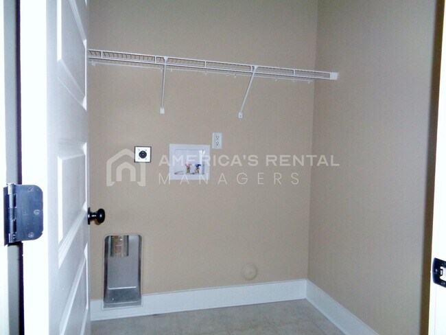 Building Photo - DEPOSIT PENDING!!! Town Home in Gardendale...