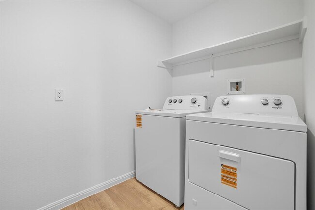 Building Photo - 445 Mustang Dr