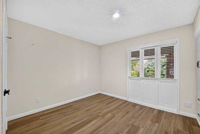 Building Photo - 6547 Bayou Glen Rd