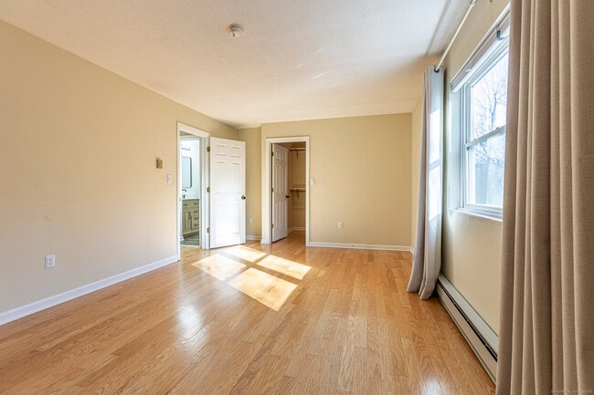 Building Photo - 187 Lovers Ln