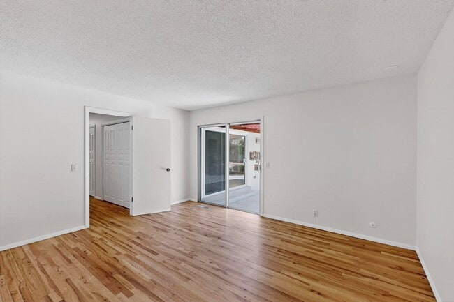 Building Photo - 3208 Texas St NE