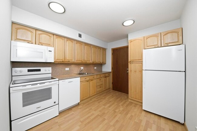 Building Photo - 9803 Bianco Terrace