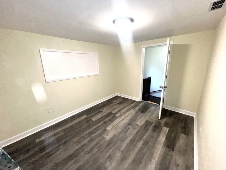 Building Photo - 1233 W 71st Pl