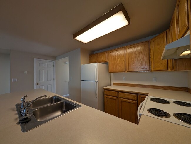 Building Photo - 3 bdrm/2 bthrm Duplex with Single Car Gara...