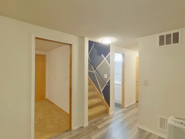 Building Photo - 804 N Longview Ct
