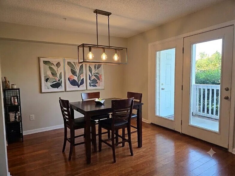 Building Photo - 906 Litchfield Way