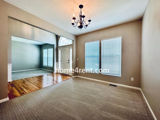 Building Photo - 8719 Dunraven St
