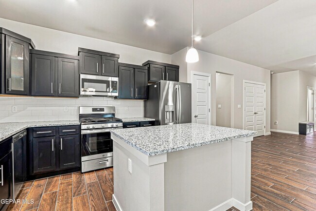 Building Photo - 13689 Flora Vista Ave