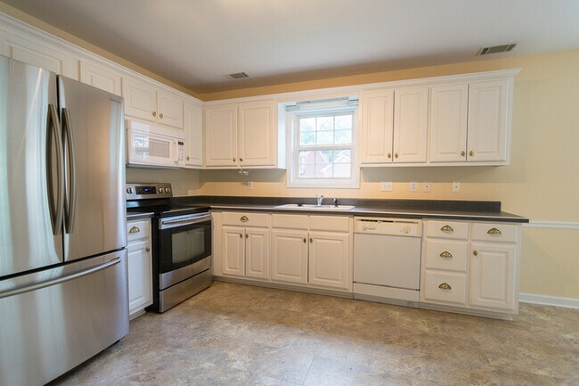 Building Photo - 340 Bedford Dr