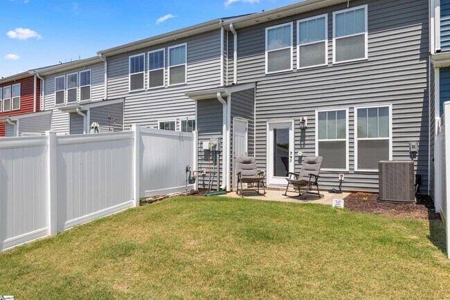 Building Photo - 127 Shallons Dr