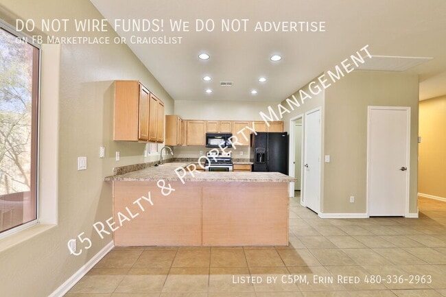 Building Photo - 3335 E Yucca St