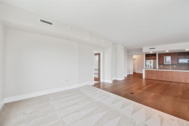 Building Photo - 912 Channelside Dr