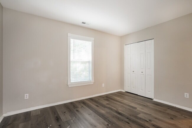 Building Photo - 5001 Satinwood Dr