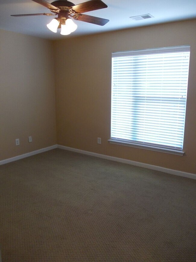 Building Photo - Awesome 2 Bed Condo in Desired NODA - The ...