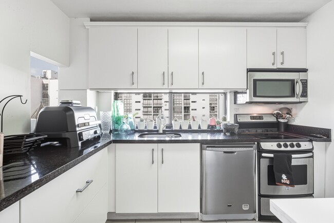 Building Photo - 17011 N Bay Rd