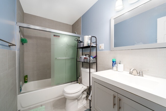 Building Photo - 9 Giles Ave