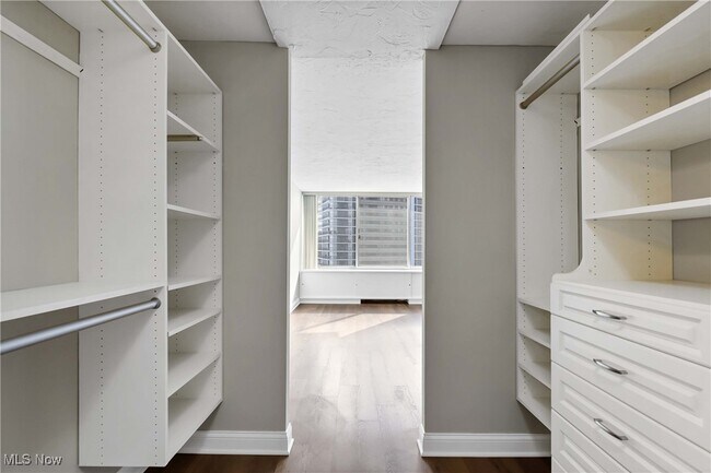 Building Photo - 12700 Lake Ave