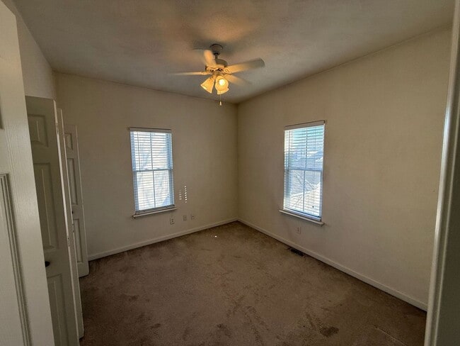 Building Photo - Well-maintained and spacious 3-bedroom Home "ASK ABOUT OUR ZERO DEPOSIT"