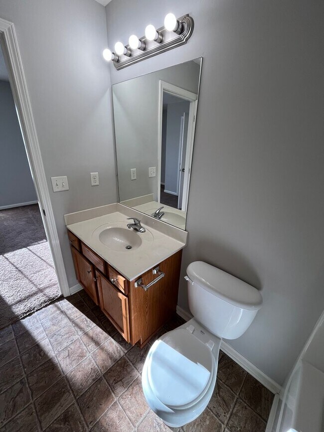 Building Photo - HALF OFF ONE MONTH AT UPPER STONE!