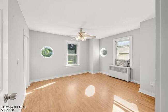 Building Photo - 479 Line Rd