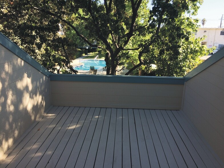 Building Photo - 9927 Independence Ave