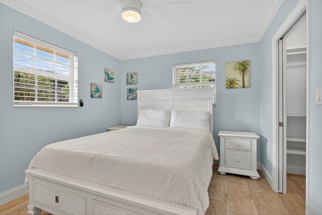 Building Photo - 3207 Marine Dr