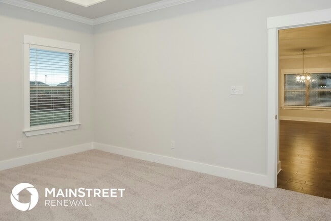 Building Photo - 14704 Greenleaf Dr