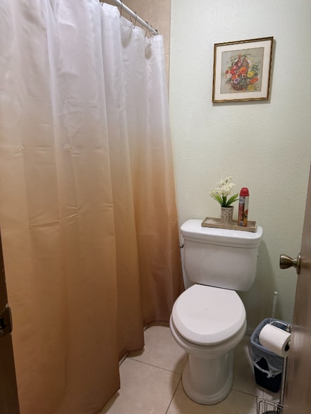 Building Photo - 2194 N Pantano Rd