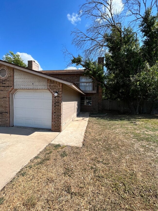 Building Photo - 2101 Granberry Dr