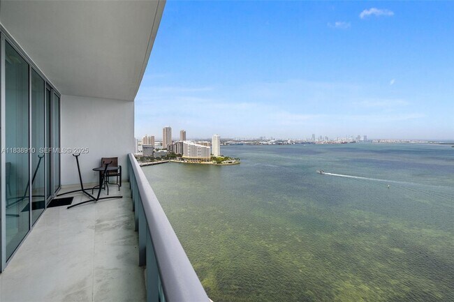 Building Photo - 1331 Brickell Bay Dr