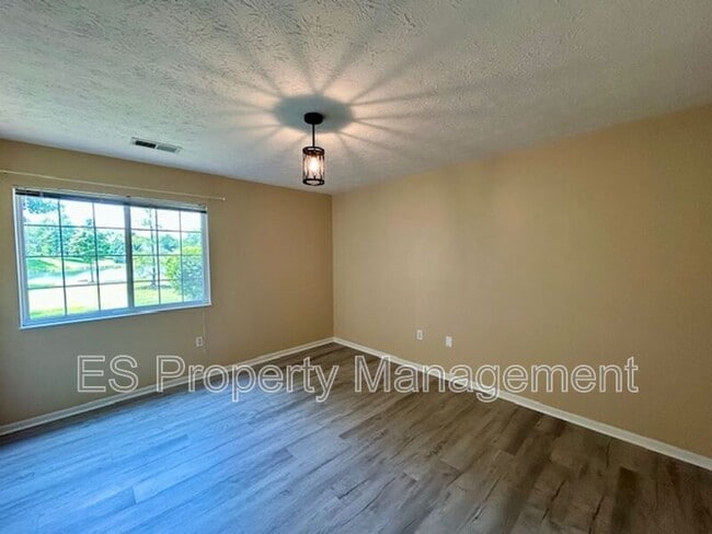 Building Photo - 12598 Tennyson Ln