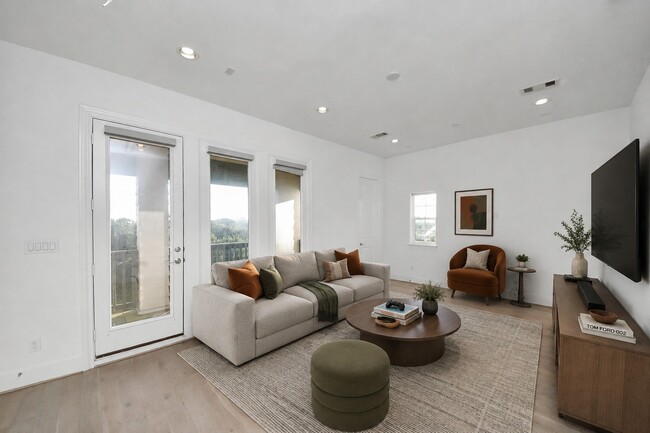 Building Photo - 4005 Woodshire Vlg Ests