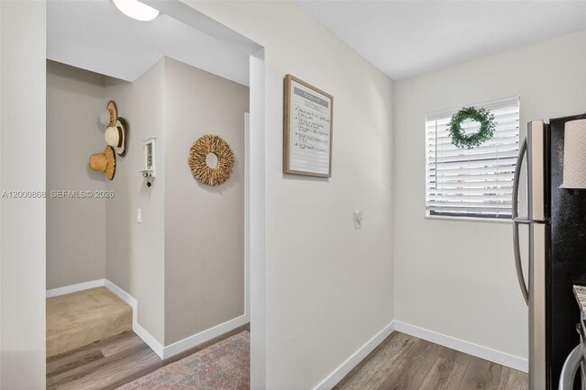 Building Photo - 9425 S Ocean Dr