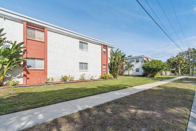 Building Photo - 4725 39th Ave N