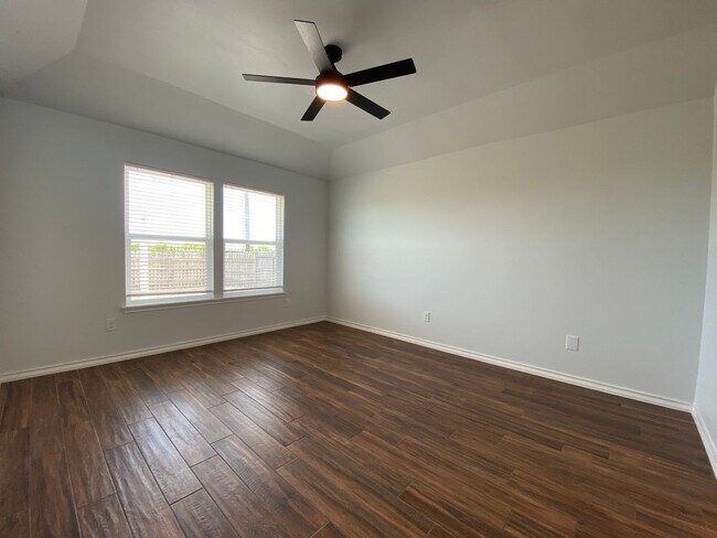 Building Photo - UPDATED 4 BEDROOM IN COQUINA BAY!
