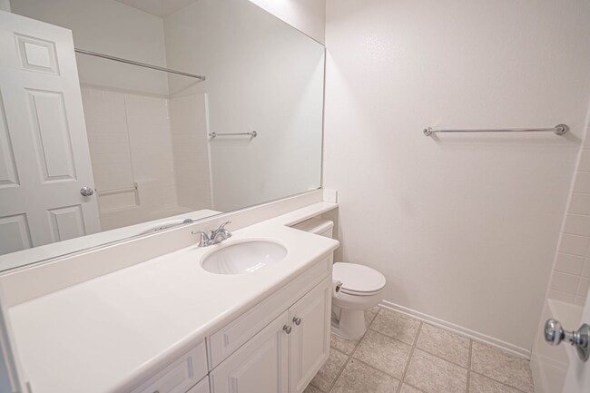 Building Photo - Creekside 3 Bedroom Townhome for Rent in V...