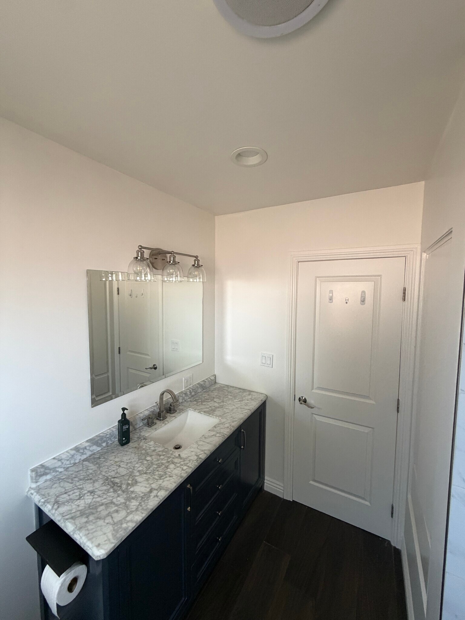 Bathroom - 3052 Honolulu Ave