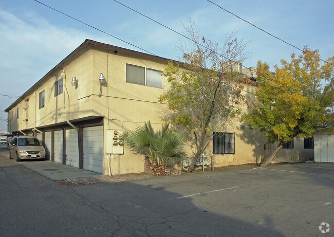 Building Photo - 428 E Shields Ave