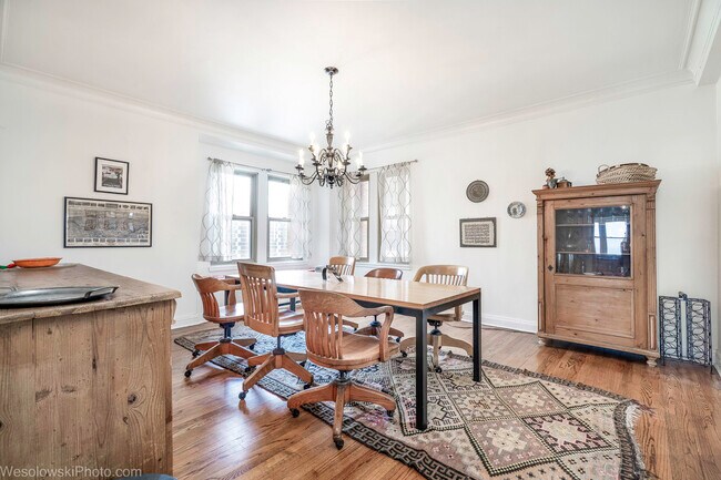 Building Photo - 5000 S Cornell Ave